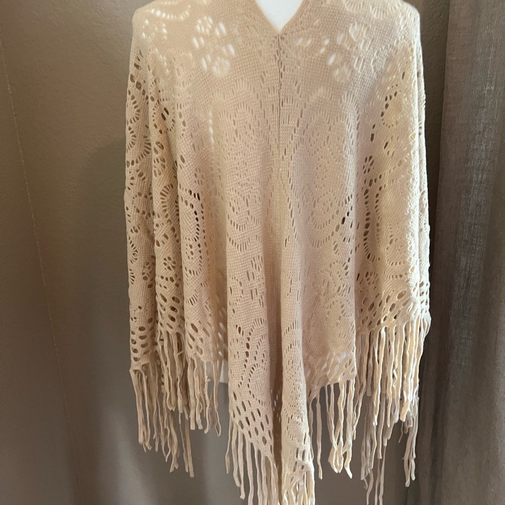 Cream light weight poncho - Picture 2 of 2